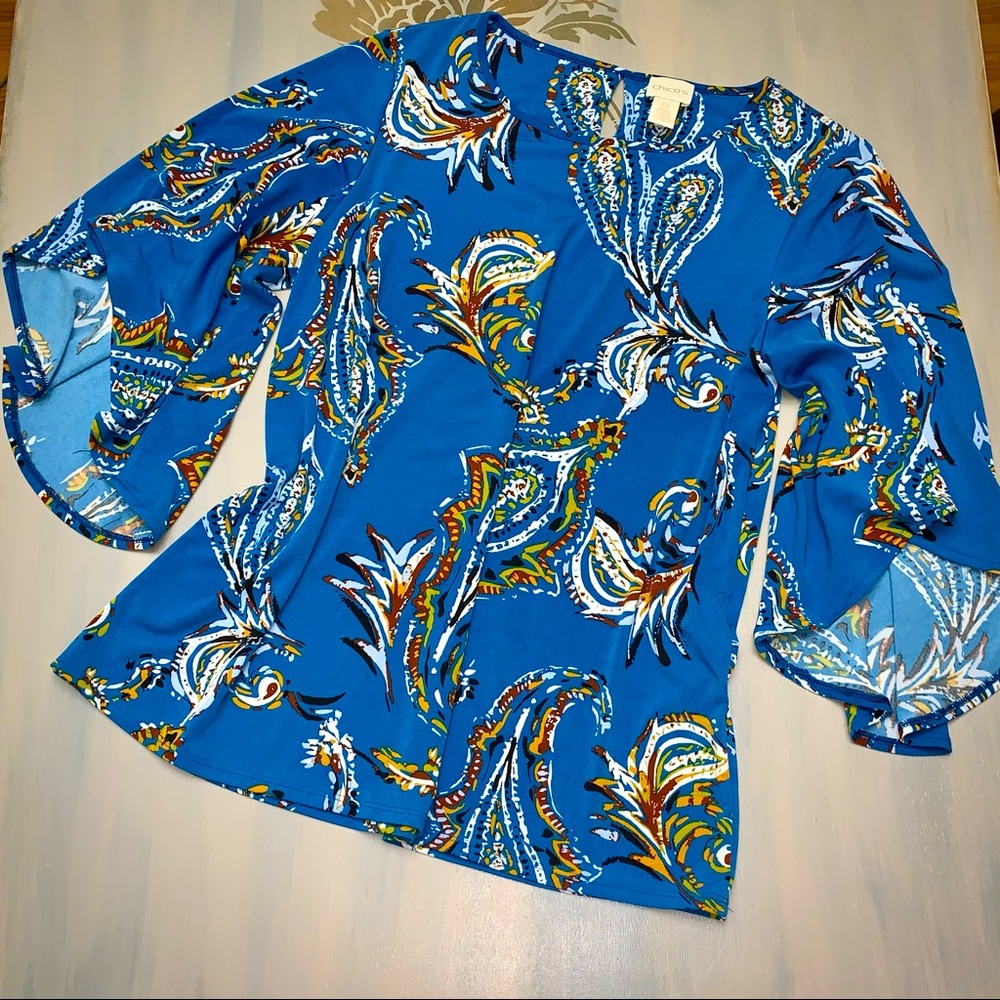💕Chico’s blue bell sleeve blouse Sz 0 (small)